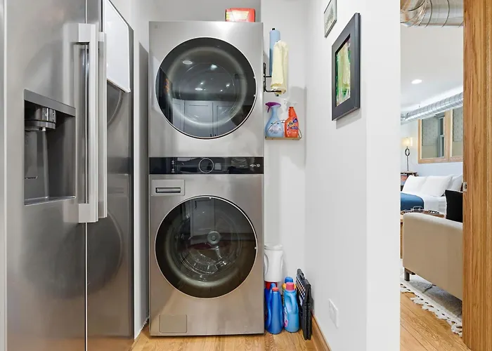 Fully Updated Jr, 1 Bed, Steps From Lincoln Park *