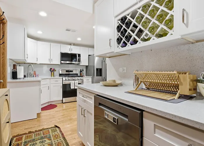Fully Updated Jr, 1 Bed, Steps From Lincoln Park