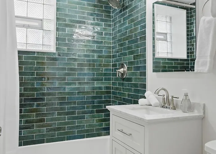 Fully Updated Jr, 1 Bed, Steps From Lincoln Park Chicago