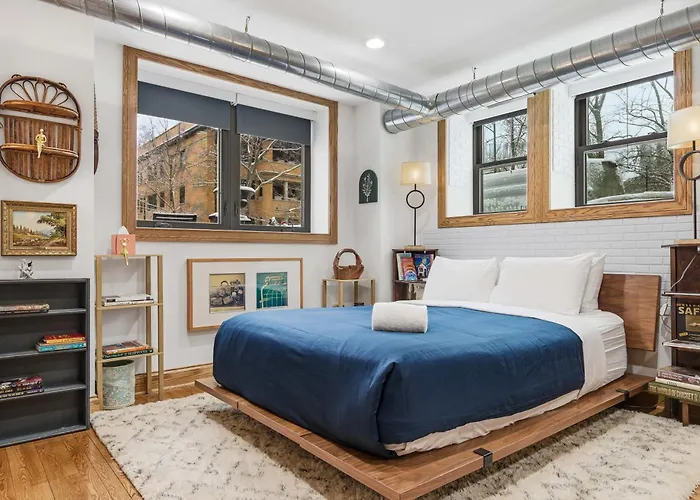 Fully Updated Jr, 1 Bed, Steps From Lincoln Park