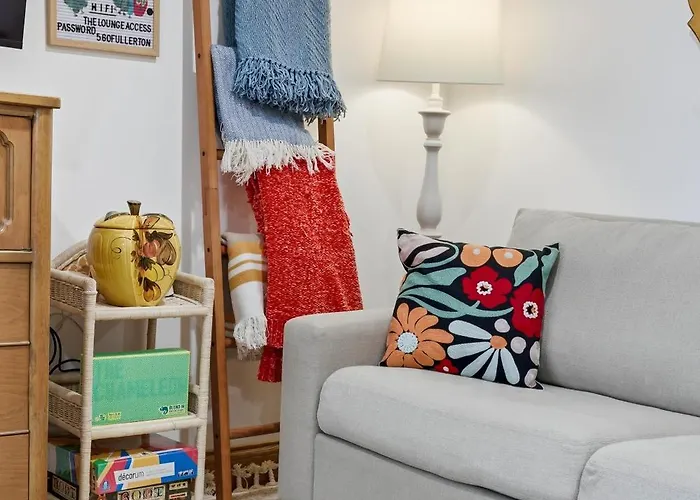 Apartment Fully Updated Jr, 1 Bed, Steps From Lincoln Park *