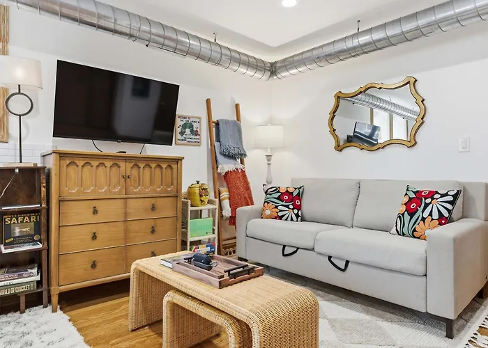 Fully Updated Jr, 1 Bed, Steps From Lincoln Park Chicago